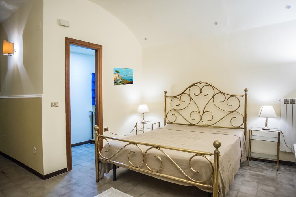 Casa Vacanze Amedeo 那不勒斯 外观 照片